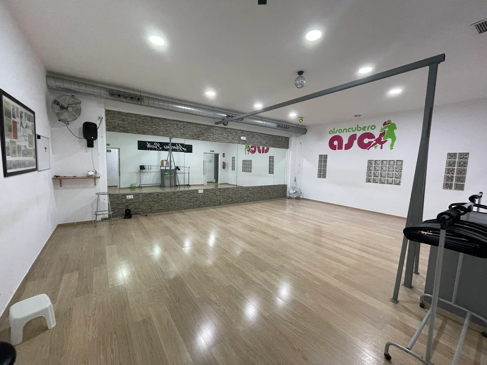Al Son Cubero, Academia de Baile