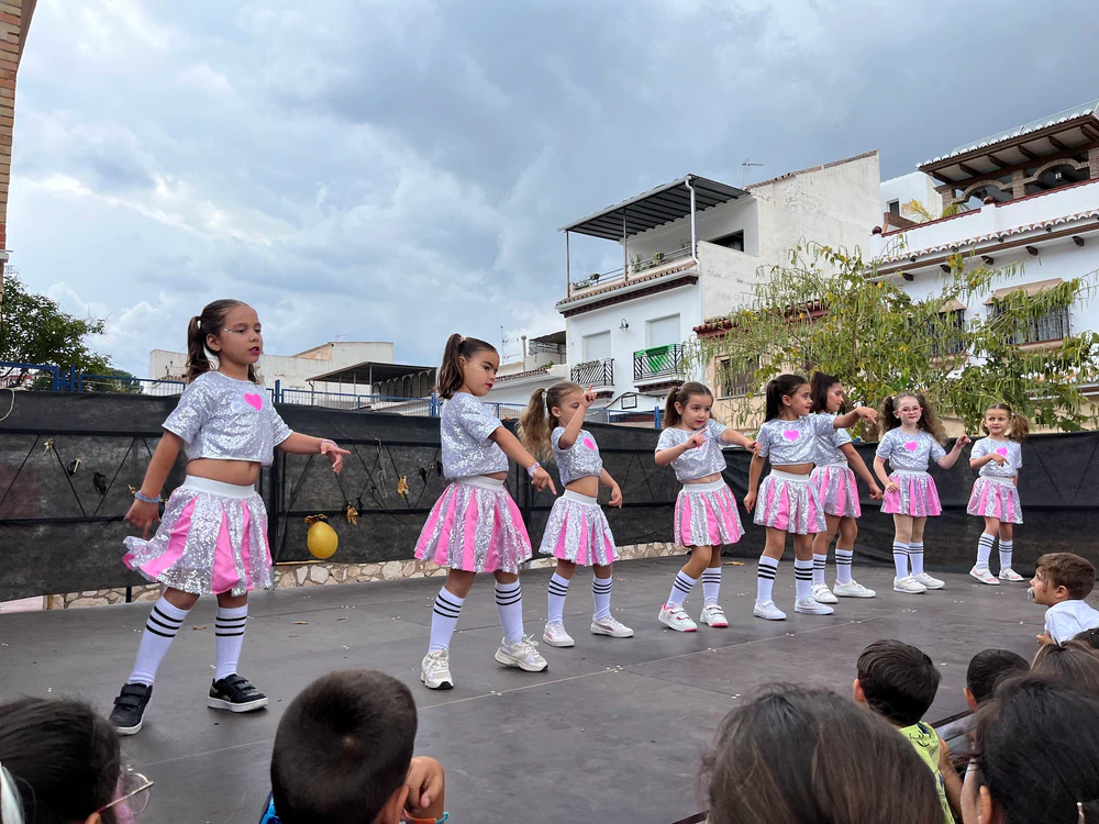 Foto de MAR DE ROSAS Escuela de Danza