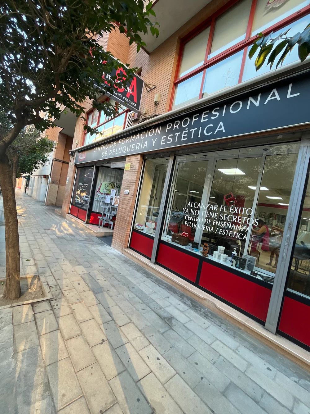 Foto de Academia de Estética y Peluquería en Alicante - María Luisa Huerta