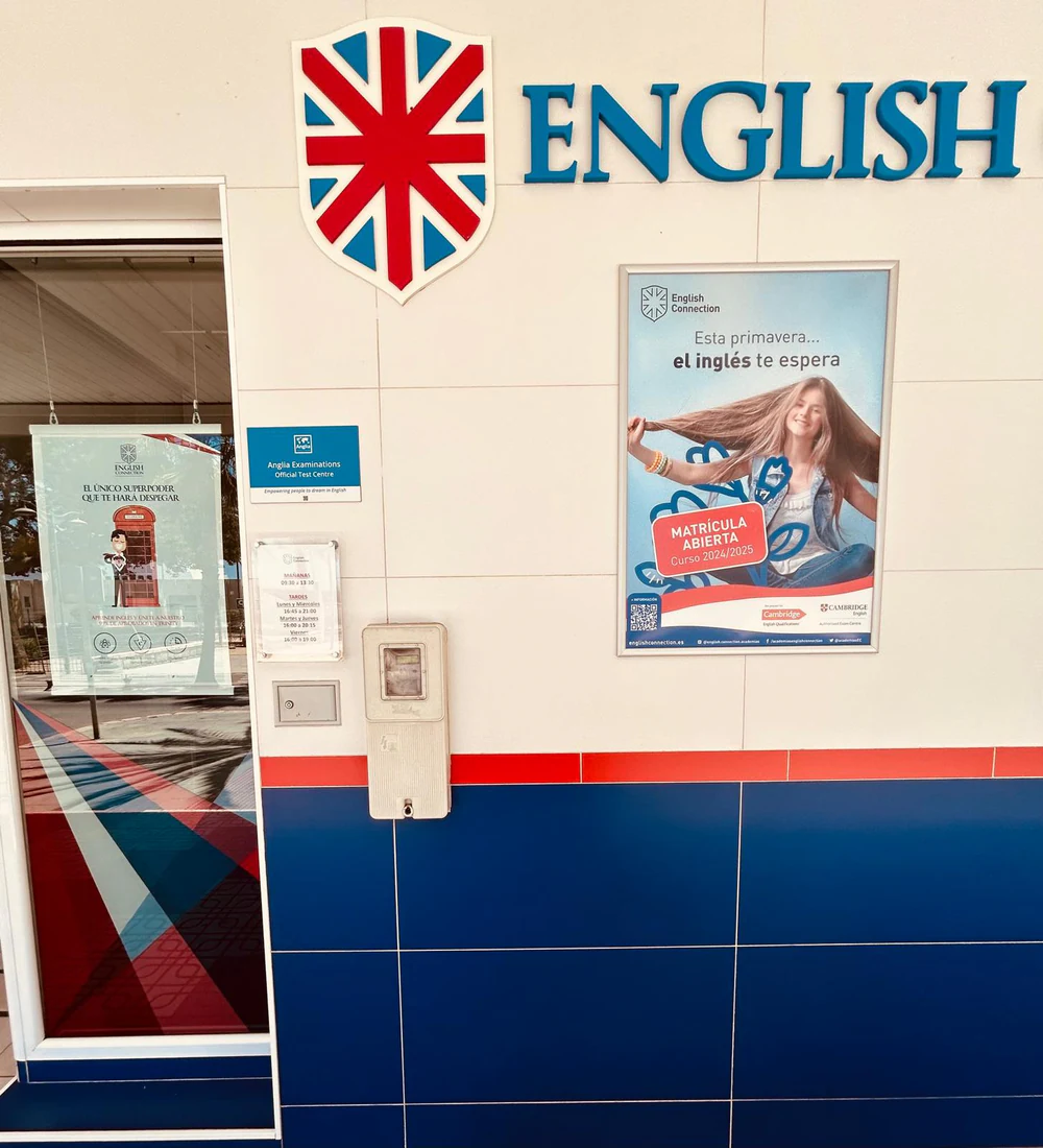 Foto de Red Dragon English