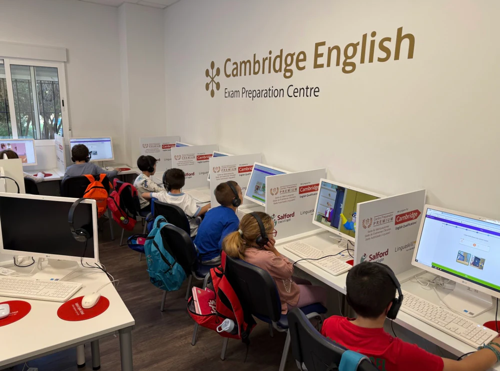 Foto de Ms & Mr Language - Viladomat - Academia de inglés