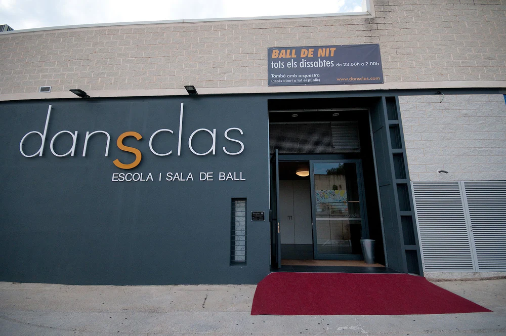 Foto de DANSCLAS Escuela de Baile | Alquiler para Eventos | Sala de Fiestas