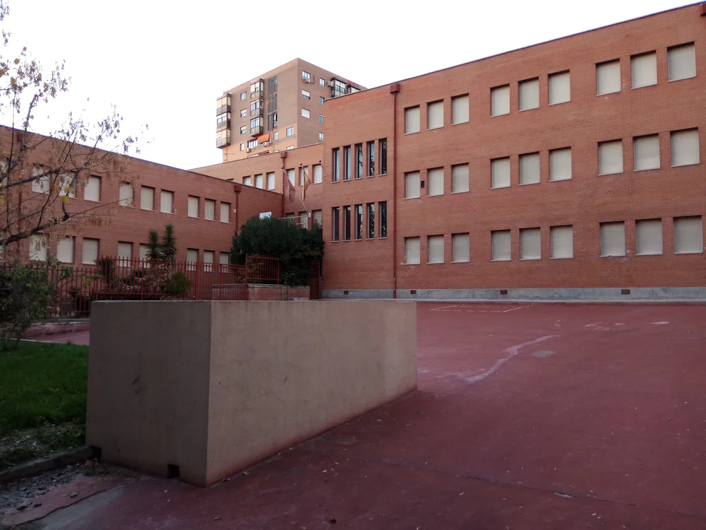 Escuela Oficial de Idiomas Valdezarza