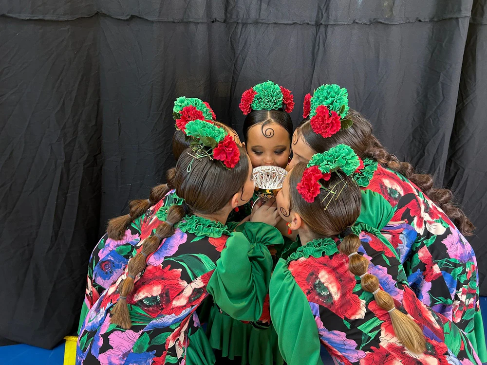 Foto de ASOC.CULTURAL DE BAILE "LUNARES"HNAS.BARBA