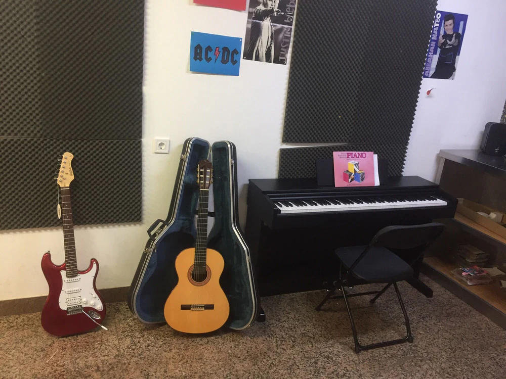 A&A Escuela de idiomas, Música y refuerzo