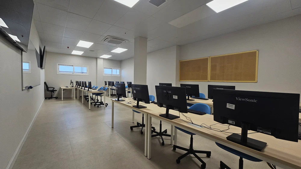 Foto de Akacenter CPFP Lanzarote - Arrecife - Juan Negrín