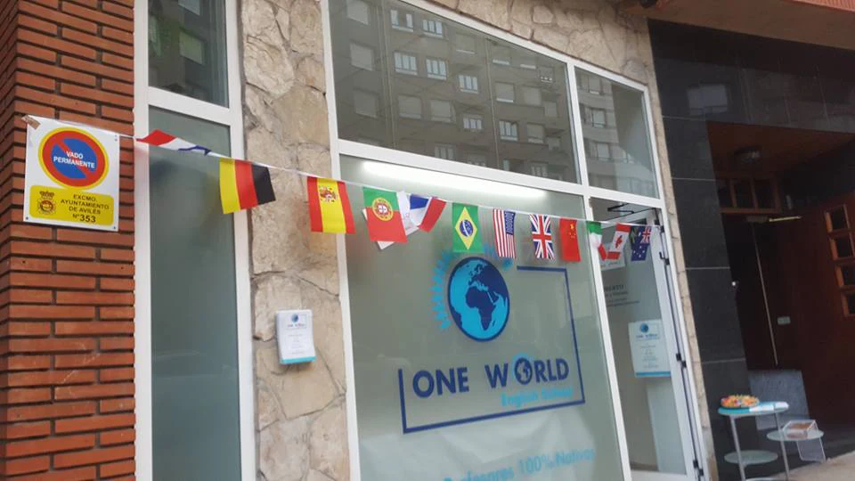 Foto de One World English School