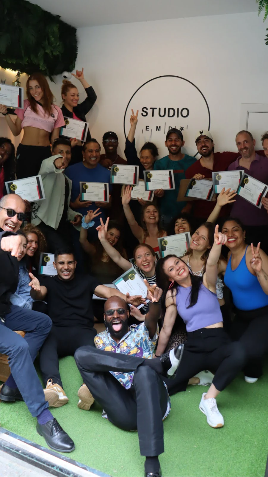EMDSTUDIO · Tu Escuela De Salsa Caleña