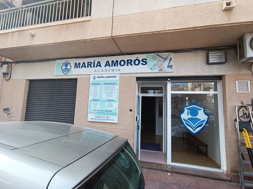 ACADEMIA MARÍA AMORÓS