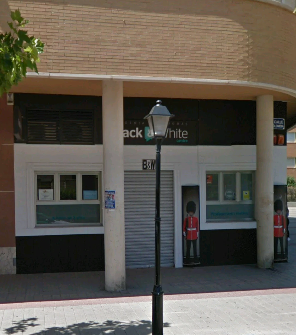 Foto de Black & White Centre