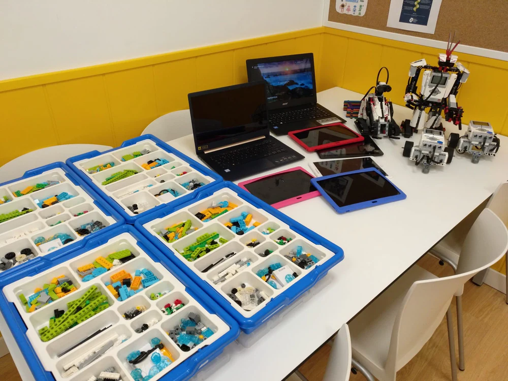 Book&Bit Academia de idiomas robótica y tecnología en Móstoles