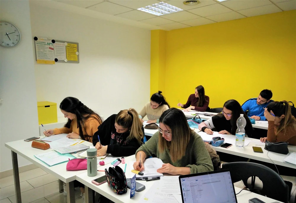 Foto de adestudios - Academia Universitaria Málaga | Clases Particulares