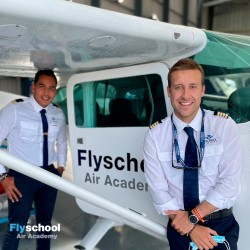 Logo de Flyschool Air Academy Escuela de Pilotos en Madrid Cuatro Vientos