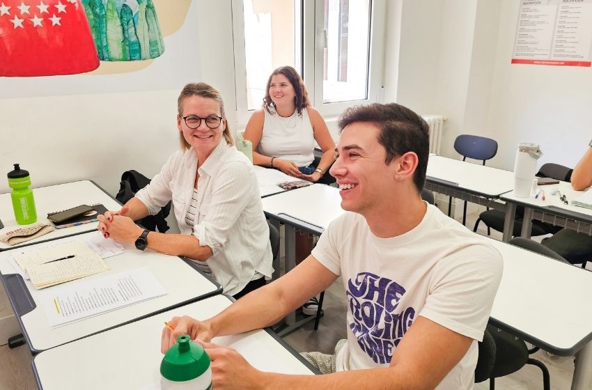 Logo de Vamos Madrid | Tu escuela de español